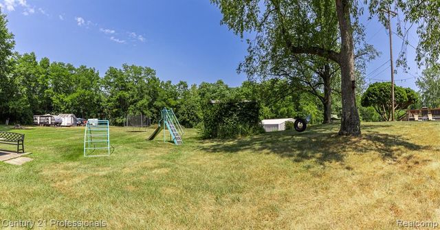 9561 Ute Pointe Drive, Clarkston, MI 48346