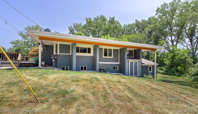 9561 Ute Pointe Drive, Clarkston, MI 48346