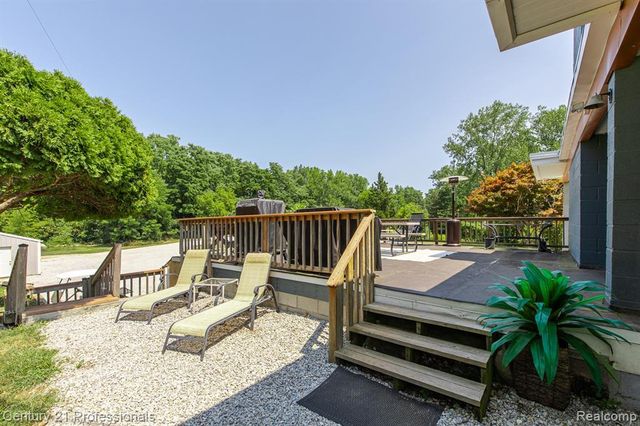 9561 Ute Pointe Drive, Clarkston, MI 48346
