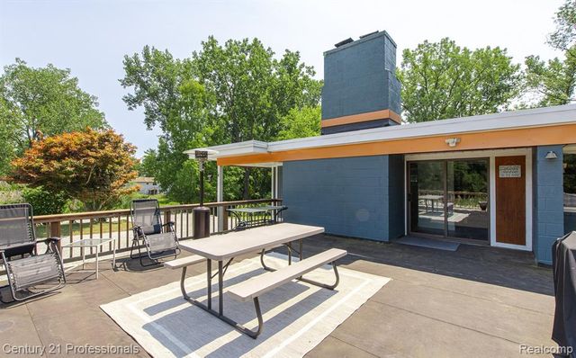 9561 Ute Pointe Drive, Clarkston, MI 48346