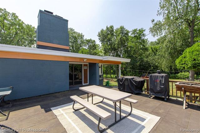 9561 Ute Pointe Drive, Clarkston, MI 48346