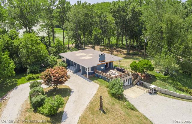 9561 Ute Pointe Drive, Clarkston, MI 48346
