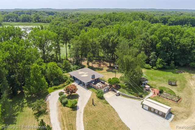 9561 Ute Pointe Drive, Clarkston, MI 48346