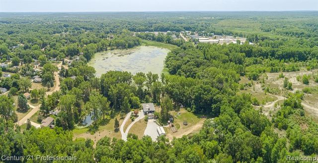 9561 Ute Pointe Drive, Clarkston, MI 48346