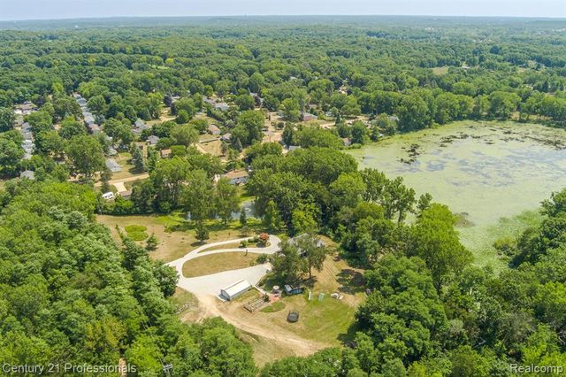 9561 Ute Pointe Drive, Clarkston, MI 48346