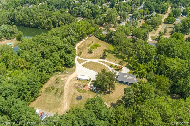 9561 Ute Pointe Drive, Clarkston, MI 48346