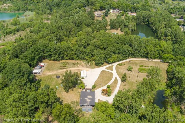 9561 Ute Pointe Drive, Clarkston, MI 48346