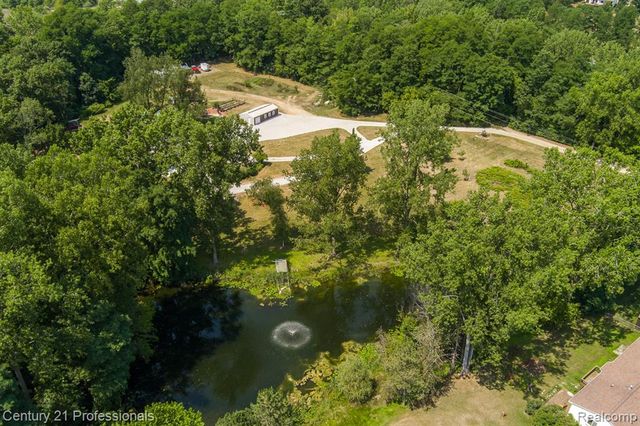 9561 Ute Pointe Drive, Clarkston, MI 48346