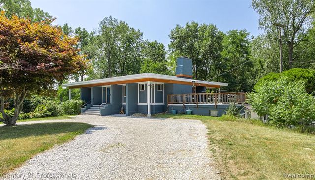 9561 Ute Pointe Drive, Clarkston, MI 48346
