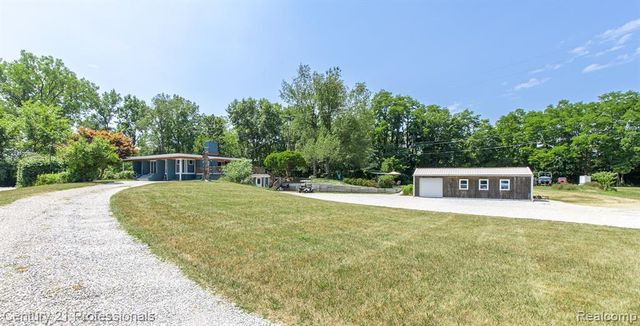 9561 Ute Pointe Drive, Clarkston, MI 48346
