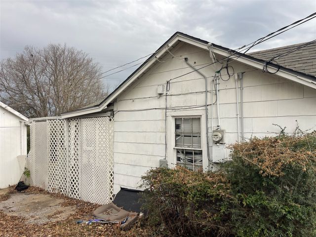 2528 Oakwood Terrace, Haltom City, TX 76117