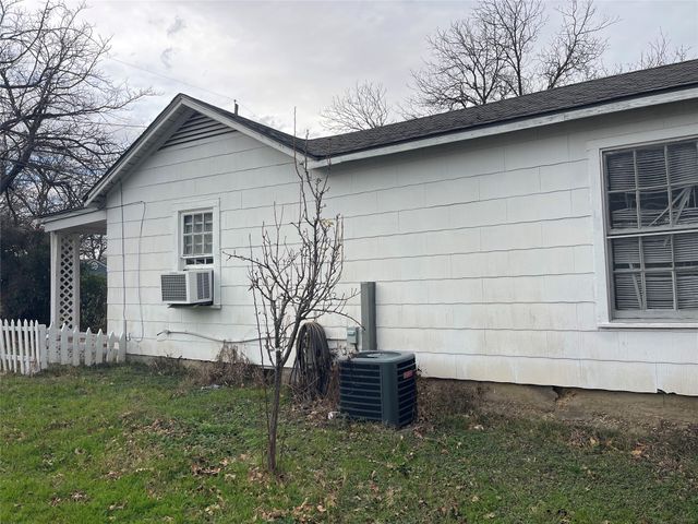 2528 Oakwood Terrace, Haltom City, TX 76117