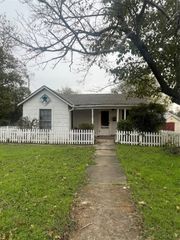 2528 Oakwood Terrace, Haltom City, TX 76117