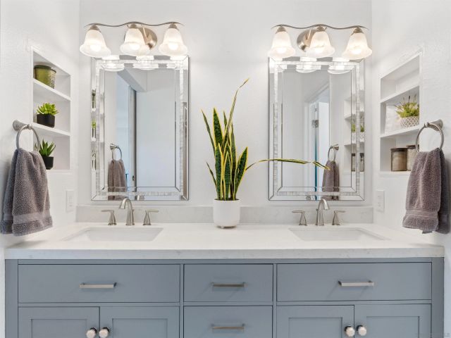 2835 Hillsboro Ct, Carlsbad, CA 92010