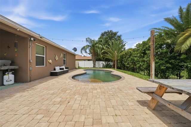 940 FALLBROOKE AVENUE, Deltona, FL 32725