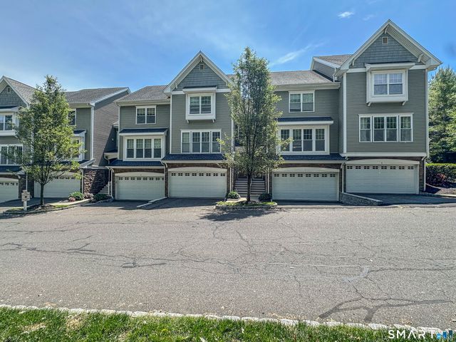 6 Lawrence Avenue 6, Danbury, CT 06810