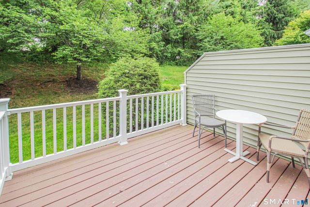 6 Lawrence Avenue 6, Danbury, CT 06810