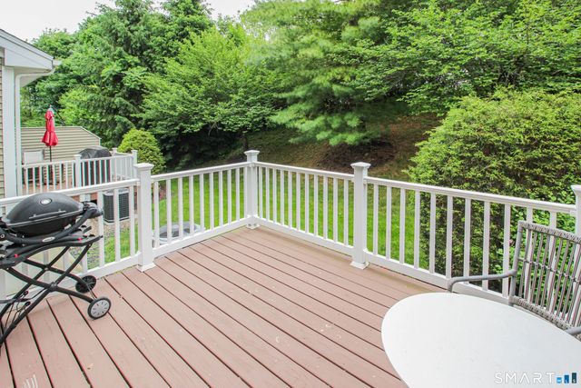 6 Lawrence Avenue 6, Danbury, CT 06810