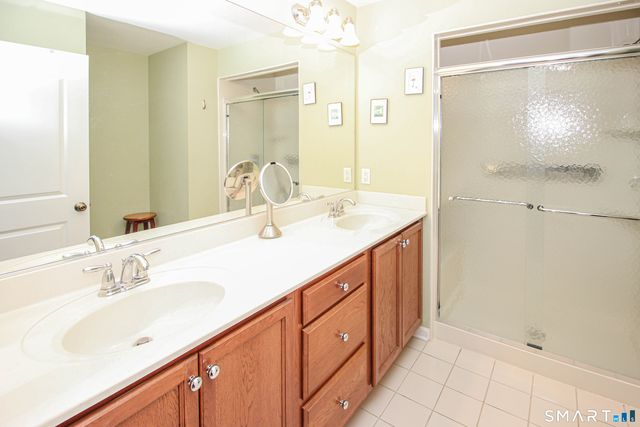 6 Lawrence Avenue 6, Danbury, CT 06810