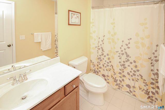 6 Lawrence Avenue 6, Danbury, CT 06810