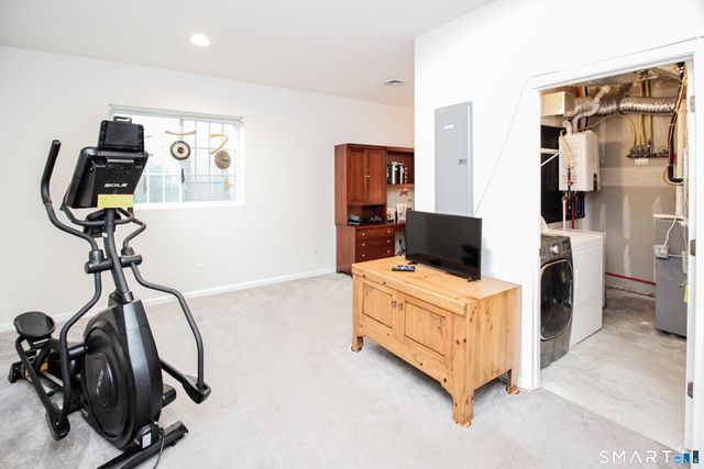 6 Lawrence Avenue 6, Danbury, CT 06810