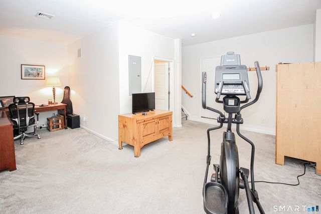 6 Lawrence Avenue 6, Danbury, CT 06810