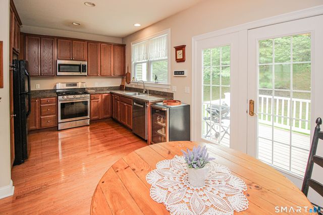 6 Lawrence Avenue 6, Danbury, CT 06810