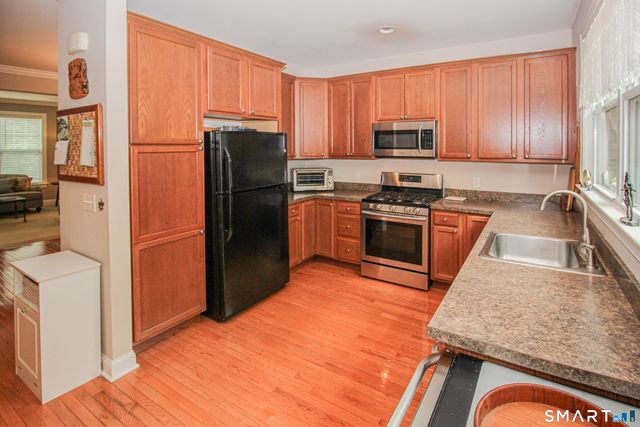 6 Lawrence Avenue 6, Danbury, CT 06810