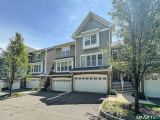 6 Lawrence Avenue 6, Danbury, CT 06810