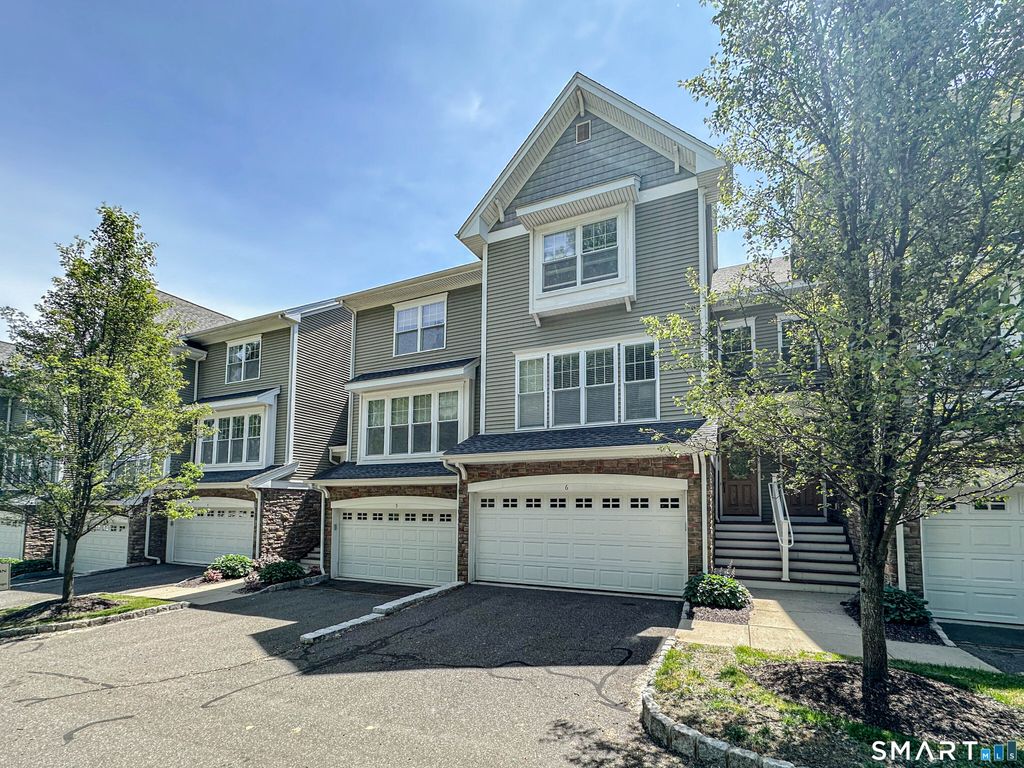 6 Lawrence Avenue 6, Danbury, CT 06810