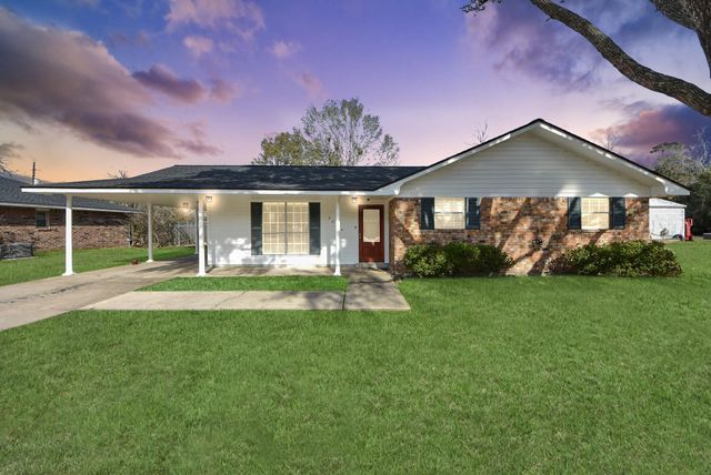 2004 Manor Street, Dayton, TX 77535