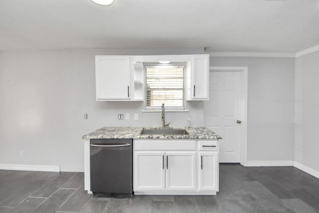 2004 Manor Street, Dayton, TX 77535