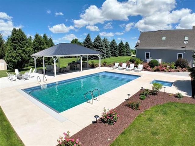 5021 Sherwood COURT, Burlington, WI 53105