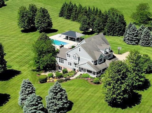 5021 Sherwood COURT, Burlington, WI 53105