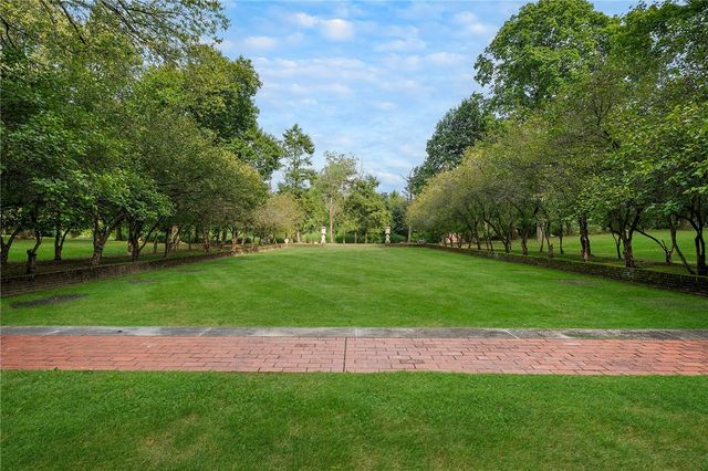 898 Persimmon Road, Sewickley Heights, PA 15143