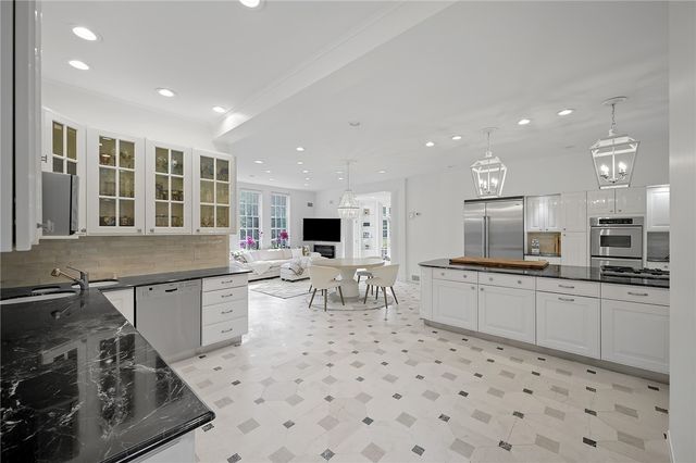 898 Persimmon Road, Sewickley Heights, PA 15143