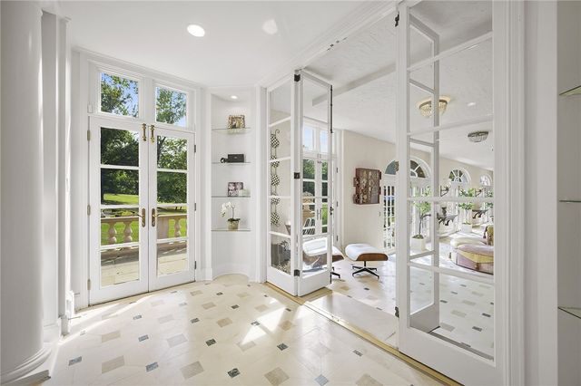 898 Persimmon Road, Sewickley Heights, PA 15143