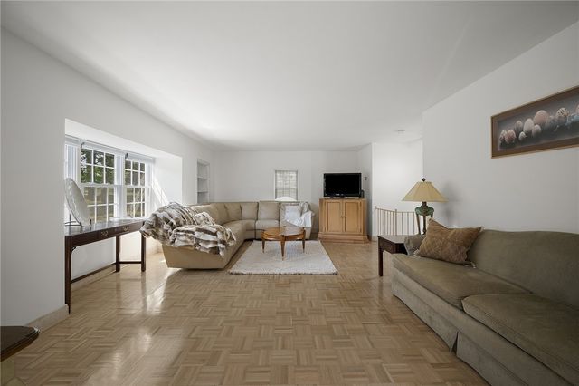 898 Persimmon Road, Sewickley Heights, PA 15143