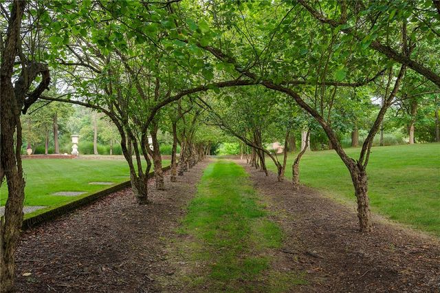 898 Persimmon Road, Sewickley Heights, PA 15143