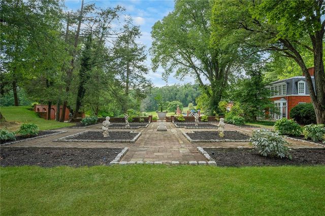 898 Persimmon Road, Sewickley Heights, PA 15143