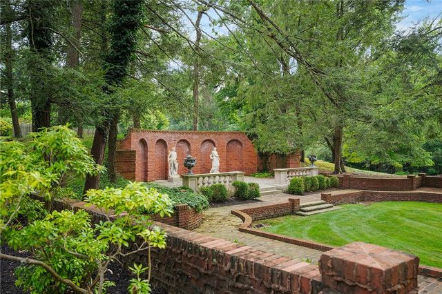 898 Persimmon Road, Sewickley Heights, PA 15143