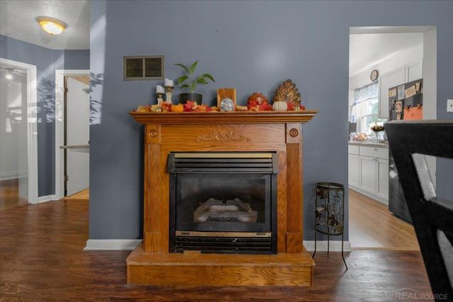 25184 Tecla Avenue, Warren, MI 48089