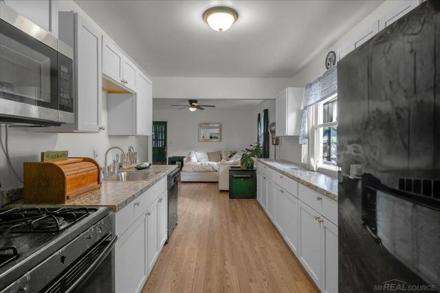 25184 Tecla Avenue, Warren, MI 48089