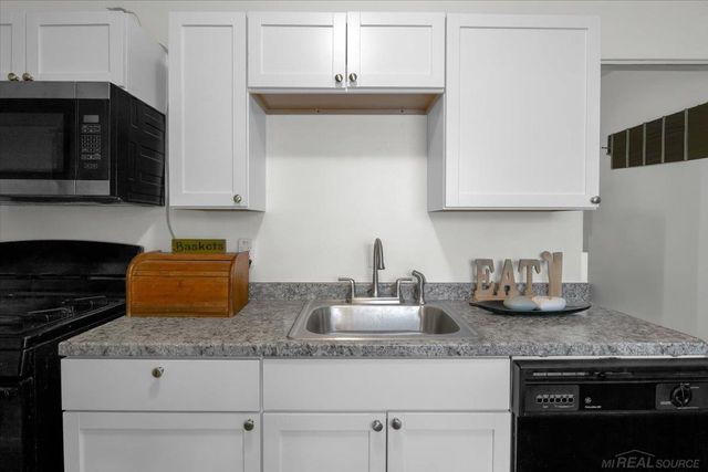 25184 Tecla Avenue, Warren, MI 48089