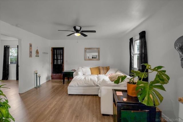 25184 Tecla Avenue, Warren, MI 48089