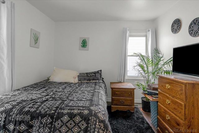 25184 Tecla Avenue, Warren, MI 48089