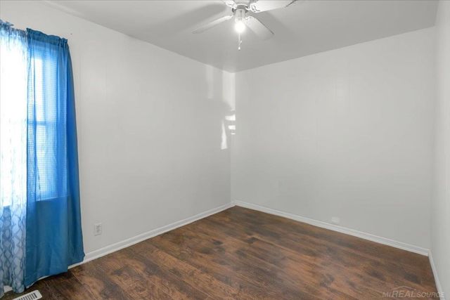 25184 Tecla Avenue, Warren, MI 48089