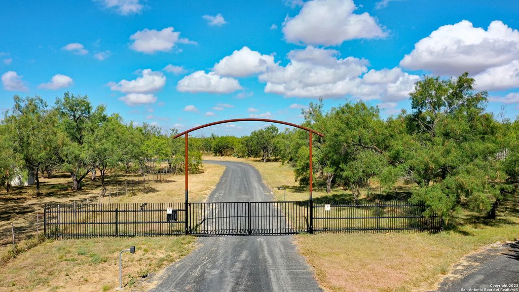 1066 RANCH RD HIGHWAY 187, Sabinal, TX 78881
