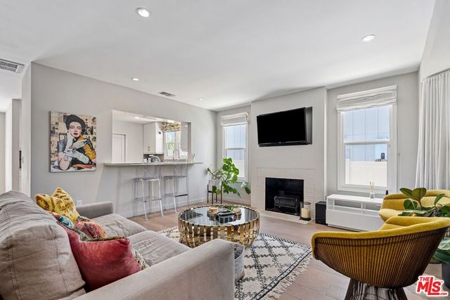 1216 Greenacre Avenue, West Hollywood, CA 90046
