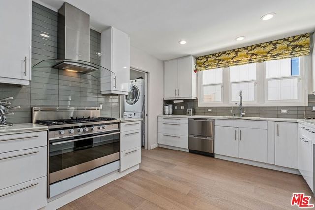 1216 Greenacre Avenue, West Hollywood, CA 90046